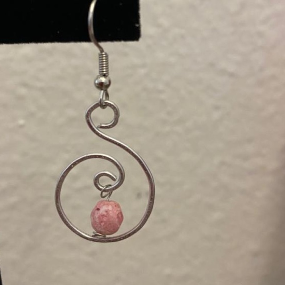 Beautiful earrings - Picture 3 of 5